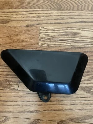 Cubierta lateral derecha Yamaha DT100 DT175 DT 100 175 1974-76 437-21721-00-00 NUEVO SW64C Foto 1 de 4