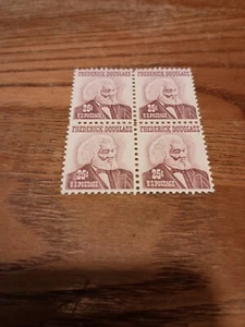 US 1290 Frederick Douglass 25c block 4 MNH 1967 - Picture 1 of 2