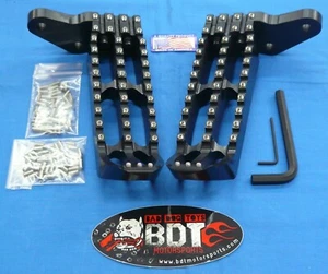 HONDA ATC 250R ATC250R BDT RACING BILLET FOOT PEG SET CLEAT DESIGN 1985-86 BLACK - Foto 1 di 8
