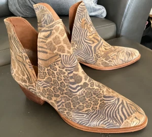 FREE PEOPLE ANIMAL CHARM PRINTLEATHER ANKLE BLOCK HEEL BOOTS SIZE 8.5 BOOTIE - Picture 1 of 18