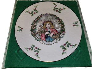 Royal Doulton CHRISTMAS PLATE 1978 IN THE ORIGINAL BOX - Picture 1 of 5