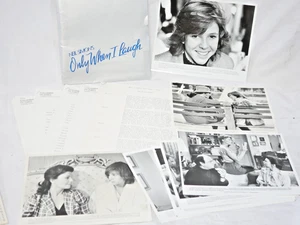Paquete de prensa 1981 -11 fotos + biografía de Neil Simon "Solo cuando me río" - - Imagen 1 de 9
