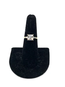 YOU MUST STOP TO SEE THIS! 10K Solid Gold Non Precious Stoned Ring (2.2gs)!HURRY - Picture 1 of 7