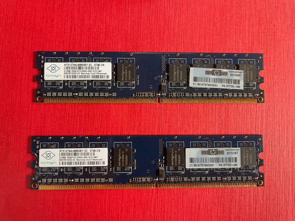 2 X 512 MB PC RAM Nanya PC2 - 5300U DDR3 NT512T64U88B0BY-3C - 1RX8 - Immagine 1 di 1