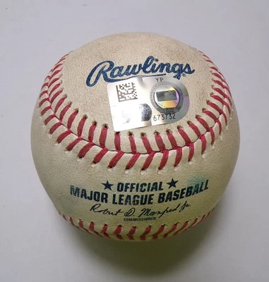 Atlanta Braves @ Rockies béisbol usado en juegos 8-9-24 Ryan McMahon/Grant Holmes certificado de autenticidad Foto 1 de 4