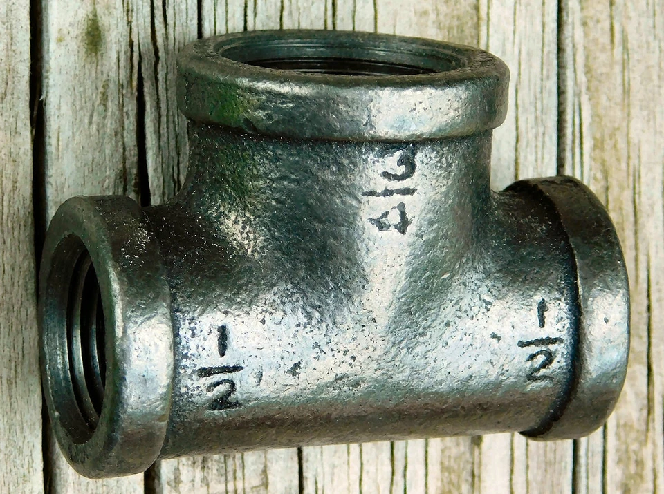 NEW 1/2 x 1/2" x  3/4" inch Black Malleable Iron Tee Reducer Coupling Fitting - Image 1 of 1