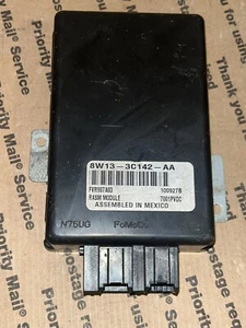 8W13-3C142-AA   2009 - 2011 Lincoln Town Car Air Suspension Control Module - Picture 1 of 3