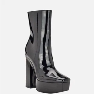 GUESS Womens Black 1-1/2" Platform Logo Byra  Toe Block Heel Booties shoes 10 M - Picture 1 of 11