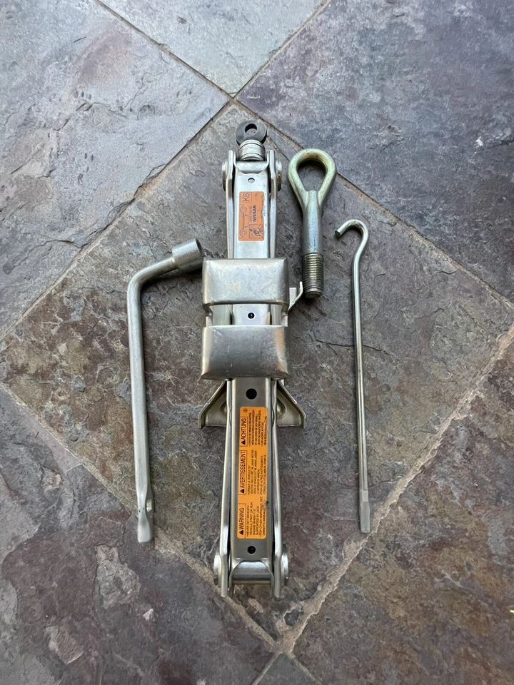 Macaco Nissan Rougue Murano 2008-2014 com ferramentas de chave fabricante de equipamento original - Imagem 1 de 4