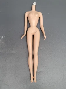 Barbie Silkstone Body Only . Crack in The Neck - Picture 1 of 14