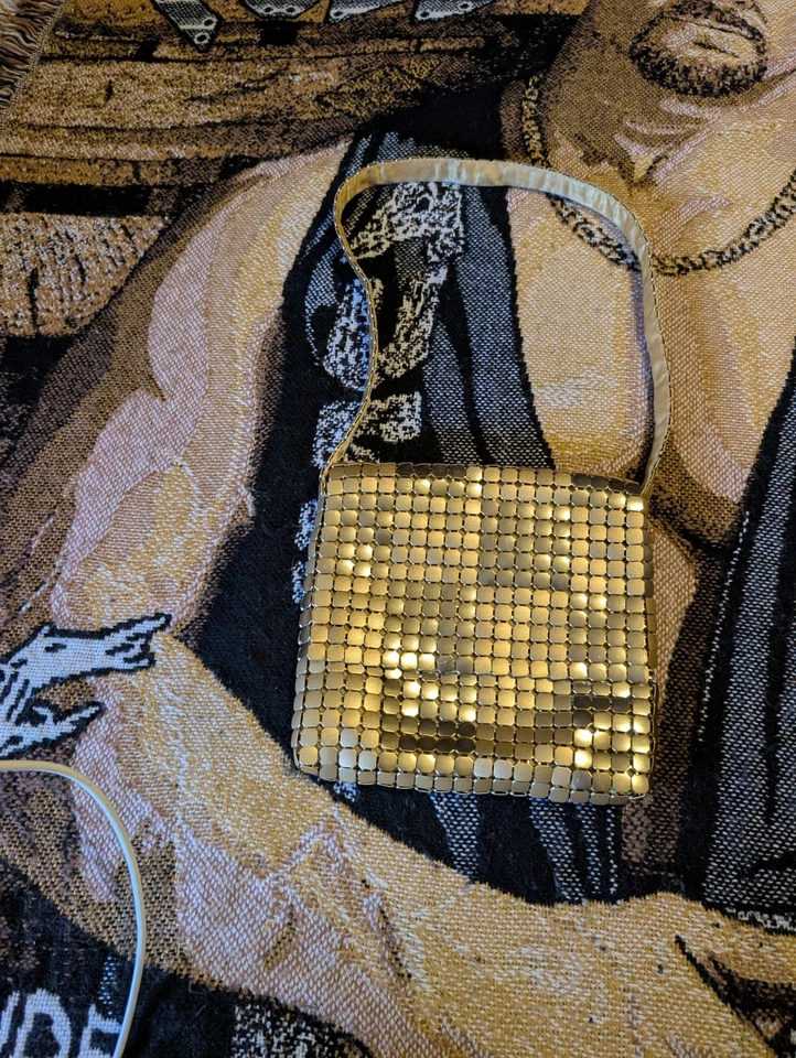 Cartera de malla metálica dorada Bolso de mano Bolso de noche Disco sin asas De colección Años 70 80 Foto 1 de 4