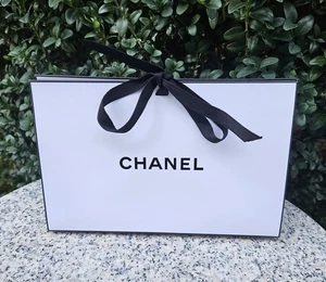 Bolsa de regalo Chanel con cinta 8,5x5,5x3" - Imagen 1 de 7