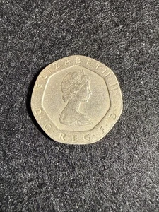 1982 England Queen Elizabeth II 20 Pence Coin RARE Circulated Coin - Picture 1 of 9