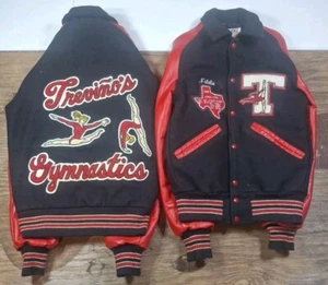 2 Vintage DeLong Varsity Jacken Trinity Trojaner Texas Gymnastik Gr. XS rot schwarz - Bild 1 von 24
