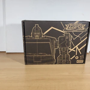 Transformers Generations Selects DK-2 Guard 5.5 Inch Deluxe Used, CIB - Picture 1 of 3