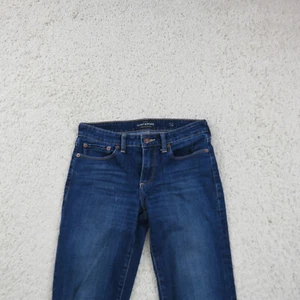 Lucky Brand Jeans Womens 2x26 Blue Denim Sweet Crop Mid Rise Dark Wash Whisker - Picture 1 of 15