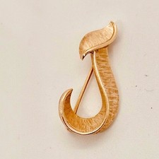 Vintage Gold Tone Signed TRIFARI Initial Letter J Brooch Pin Jewelry