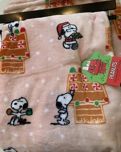 Peanuts Snoopy Pink VelvetLoft Throw Santa Gingerbread Doghouse Candy 50*70inNew - Picture 1 of 13