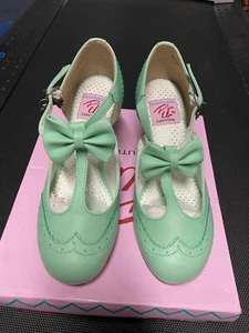 UK 4 Pin Up Couture Flapper 11 Mint Green Faux Leather Bow T-Strap 3" Heel Pumps - Picture 1 of 3