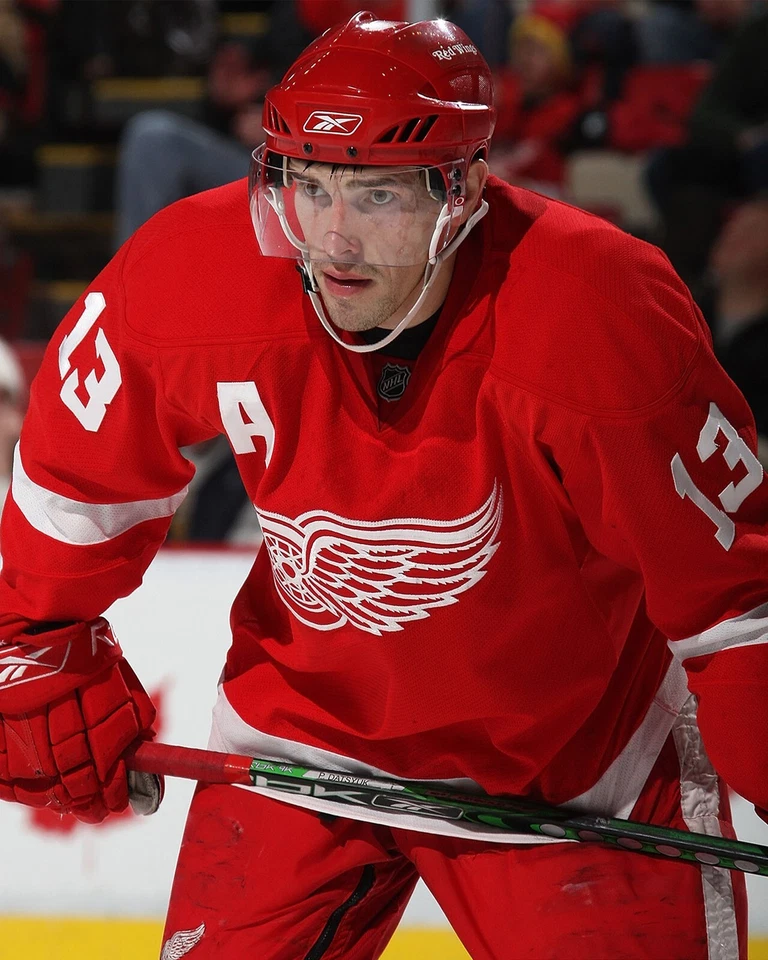 Foto de hockey Pavel Datsyuk lista para enfrentarse a Detroit Red Wings 8x10 NHL Foto 1 de 1