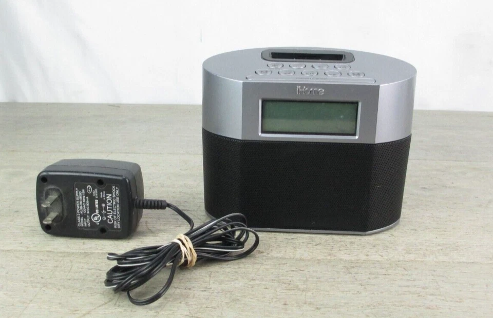 Base de carga de reloj despertador doble IHome IP23 para iPod Apple iPhone con adaptador de CA Foto 1 de 4