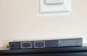 Server Technology, Swiched Cabinet Distribution Unit CW-8H1A413 - Picture 1 of 5