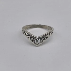 Elegant Silver Tone Ring Size 8 - Picture 1 of 4