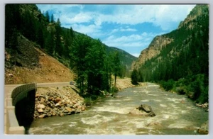 Postal vintage Gallatin River, puerta de entrada Gallatin al parque nacional de Yellowstone - Imagen 1 de 2