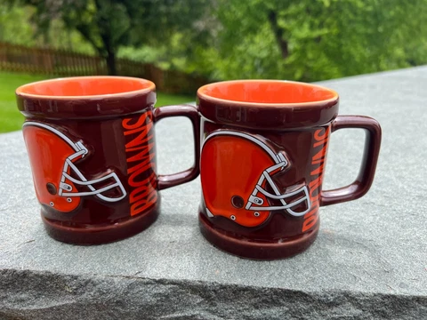 Vintage Lot of 2 Cleveland Browns 1999 NFL 3D Sculpted Helmet Ceramic Coffee Mug Cover