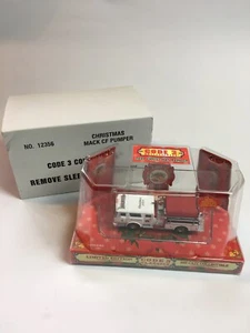 #9 Code 3 1:64 Christmas Edition Mack CF Pumper Feuerwehr - Bild 1 von 4