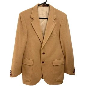 Abrigo de lana camel con botones de madera talla S Pebble Beach California para hombre - Imagen 1 de 7