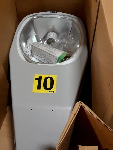 Eaton Lighting OVH 120V 100W Pulse Start Metal Halide Luminaire (QTY) OVH10SR... - Image 1 of 1