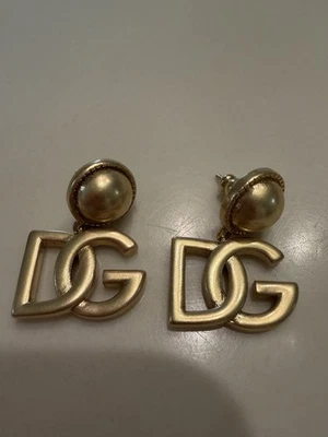Brincos com logotipo dourado Dolce & Gabbana D&G   - Imagem 1 de 3