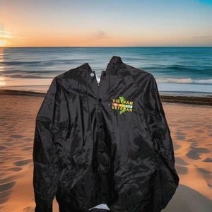VIETNAM VETERAN MENS NYLON HOODIE JACKET WITH LINING SIZE LARGE-WORN 1 TIME - Picture 1 of 2