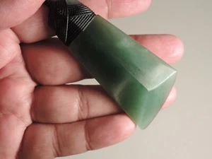 Grünstein Jade Pounamu Nephrit POLIERT Qualität blaugrün INANGA PYRAMIDE TOKI - Bild 1 von 11