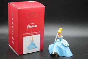 Hallmark Weihnachtsschmuck Aschenputtel Stepping Out blau Kleid Geschenk Neu im Karton PT2 - Bild 1 von 3