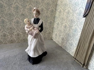 1:12 Puppenhaus Miniatur Porzellan viktorianische weibliche Nanny Puppe mit Baby - Bild 1 von 11