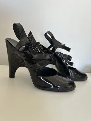 Sandalias Chanel charol con honda trasera talla 40,5 Foto 1 de 4