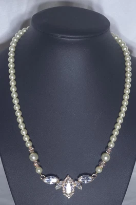 Faux Pearl Rhinestone heart necklace 17" - Image 1 of 4