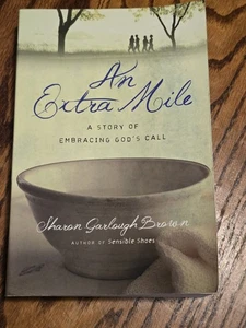 An Extra Mile By Sharon Garlough Brown ~ 2018 ~ Embracing God's Call ~ PB ~ Sehr guter Zustand - Bild 1 von 8
