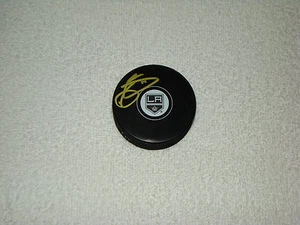 Devin Setoguchi Hand Signed Los Angeles Kings Logo Puck Autograph LA NHL Hockey - Picture 1 of 3