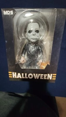 Mezco MDS Diseñador Serie Estilizado Halloween Michael Myers Figura 7" Completa Foto 1 de 2