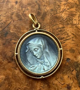 Medalla Virgen María Oro 18K Guilloche Plata Esmaltada - Imagen 1 de 8