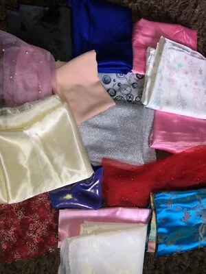 1 Kg Bag Full Of Fabric Remnants Fat Quarters Mixed Random Fabrics Big Pieces - Image 1 of 4