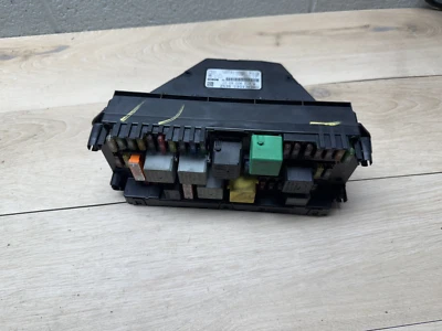 08-11 MÓDULO DE CONTROL RELÉ CAJA DE FUSIBLES SAM DELANTERO MERCEDES BENZ W204 C350 C300 C250 Foto 1 de 4