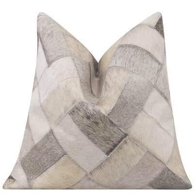Almohada de cuero de vaca gris y marfil - Retazos de diamantes Foto 1 de 4