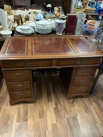 VTG 1950s Jamestown Maddox Mahogany Wood & Leather Kneehole Desk - 44”L 30”H Cover