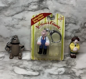 WALLACE & GROMIT Schlüsselanhänger 1989 neu auf Karte „WALLACE“ + „Wendolene“ & „Preston“ - Bild 1 von 2