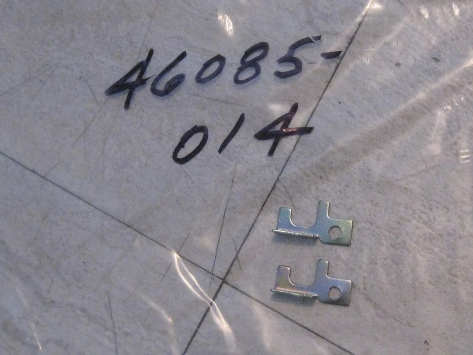 SUPORTES DE INTERRUPTOR INFERIORES ESQUERDOS KAWASAKI F9/F5/F8/F7/F6/G4TR (2) NOS! - Imagem 1 de 1