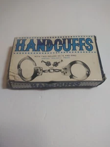 Handschellen echtes stabiles Metall und polierte Oberfläche & 2 Schlüssel. Vintage aussehender Karton NEU! - Bild 1 von 5